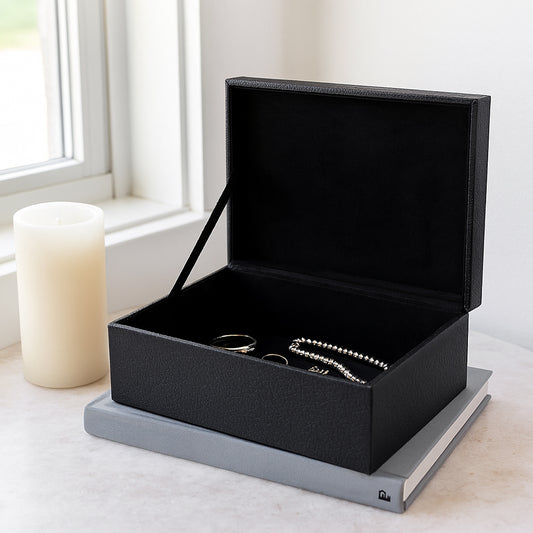 Bold Decorative Box for Home Decor – Storage Box with Lid and Sculptural Snake Handle for Accessories and Keepsakes – Jewelry Organizer Ideal for Living Room, Bedroom, and Office – 5" Black & Gold